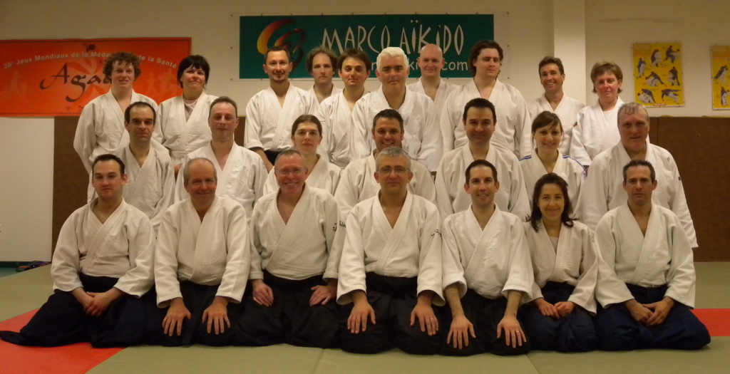 Photo de groupe du cours commun Wakaba - Marcq Aikido donné par Jean-Michel Herbert et François Penin