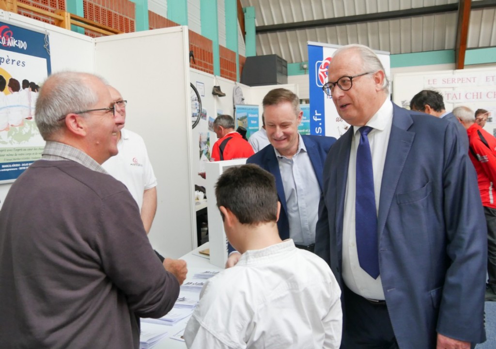 Monsieur le Maire au stand de Marcq Aïkido